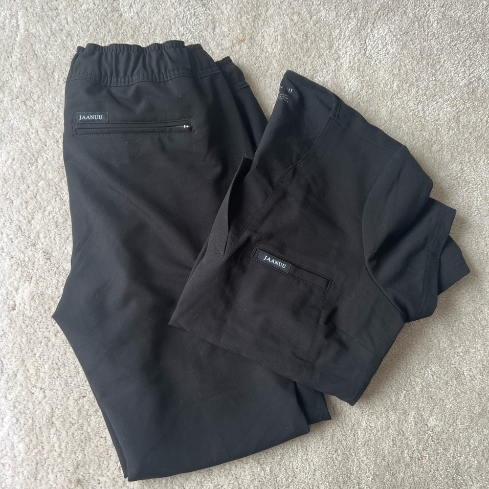 Jaanuu scrub SET